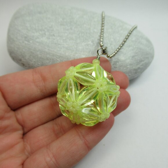 Uranium glass beaded bead pendant - Picture 2 of 11